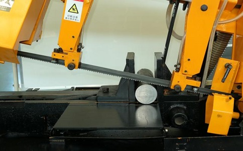 万安数控带锯床自动送料精度会出现偏差吗？